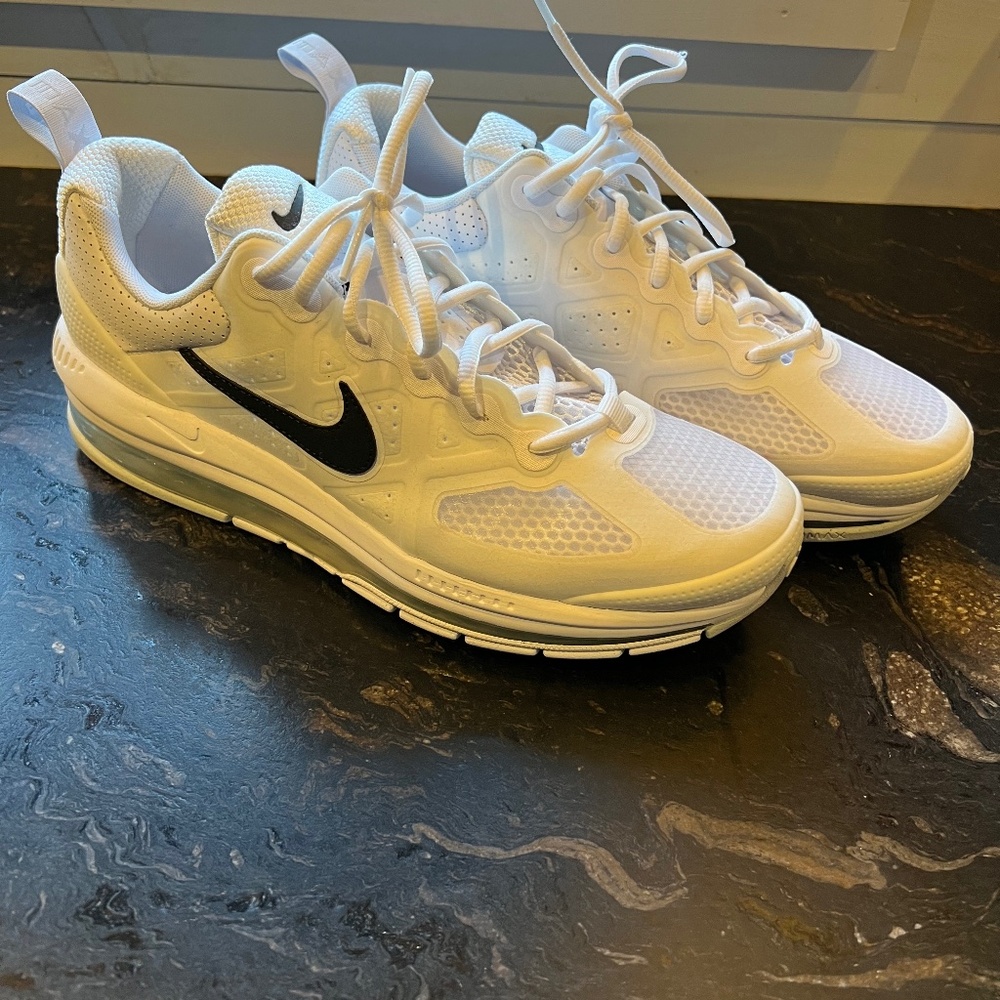 Men’s Nike airmax sneakers